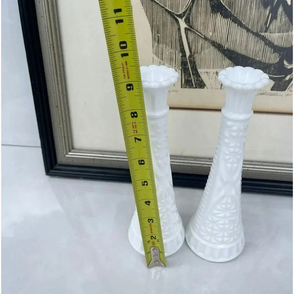 Vintage Collection Tall Milk Glass Single Stem Bud Vase White Sz 8" - Picture 3 of 8